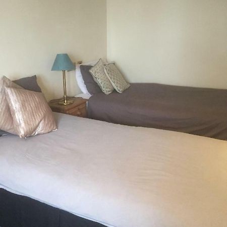 The Bear Hotel Chippenham  Buitenkant foto