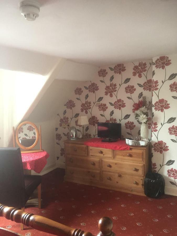The Bear Hotel Chippenham  Buitenkant foto