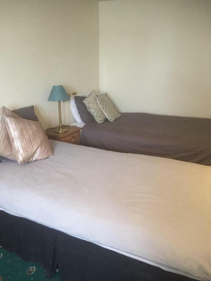 The Bear Hotel Chippenham  Buitenkant foto