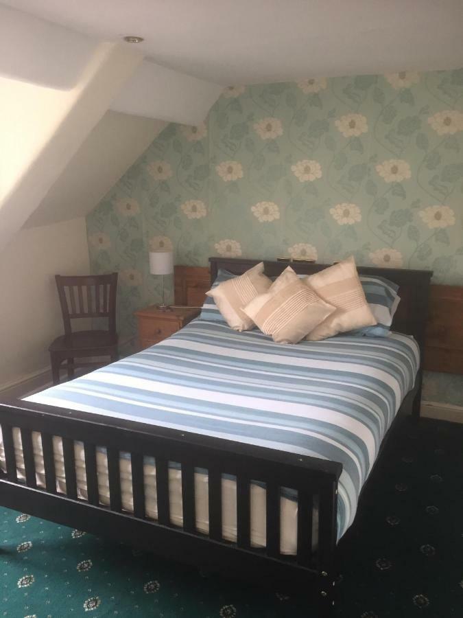 The Bear Hotel Chippenham  Buitenkant foto